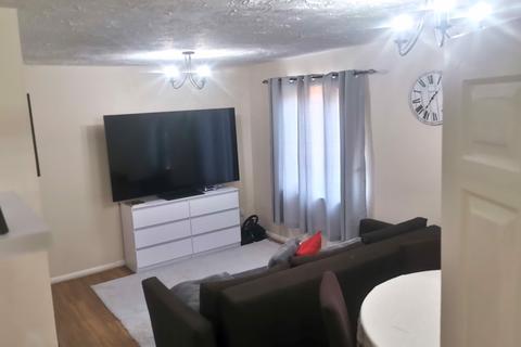 2 bedroom ground floor flat to rent, Poets Chase, Aylesbury, HP21 7LW