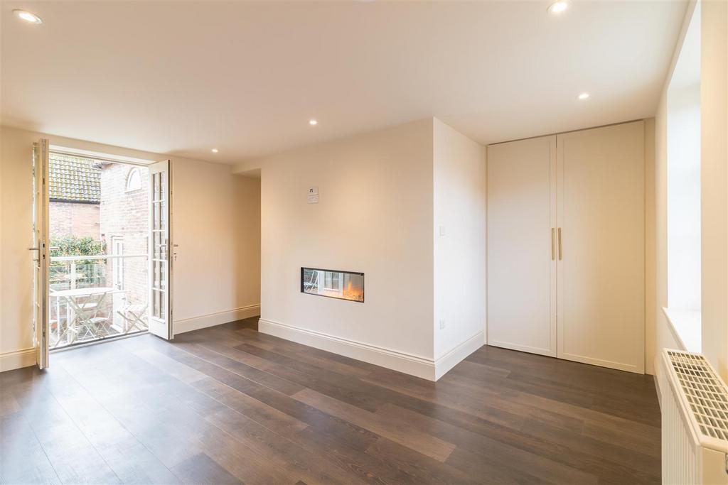 Sitting room/ dining room