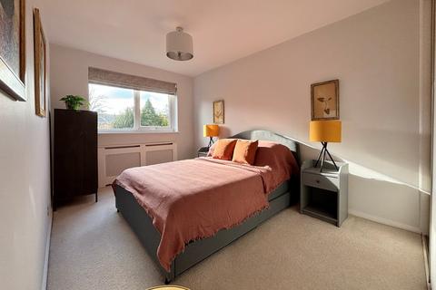 2 bedroom flat for sale, Bromley Road, Beckenham, BR3