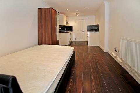 Studio to rent, Goulton Road, London E5