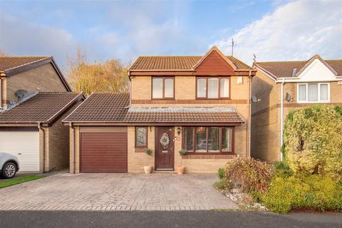 3 bedroom detached house for sale, Oulton Close, Newcastle Upon Tyne, NE5