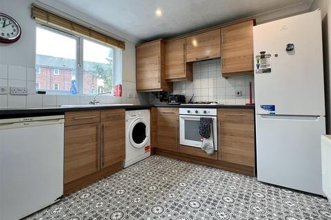 5 bedroom terraced house to rent, Hartford Court, Heaton