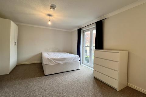 5 bedroom terraced house to rent, Hartford Court, Heaton