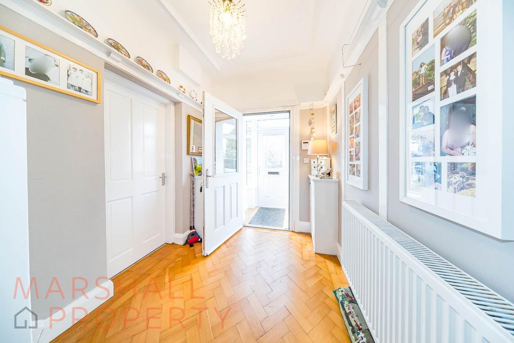 https://media.onthemarket.com/properties/16158906/1519160975/image-3-1024x1024.jpg