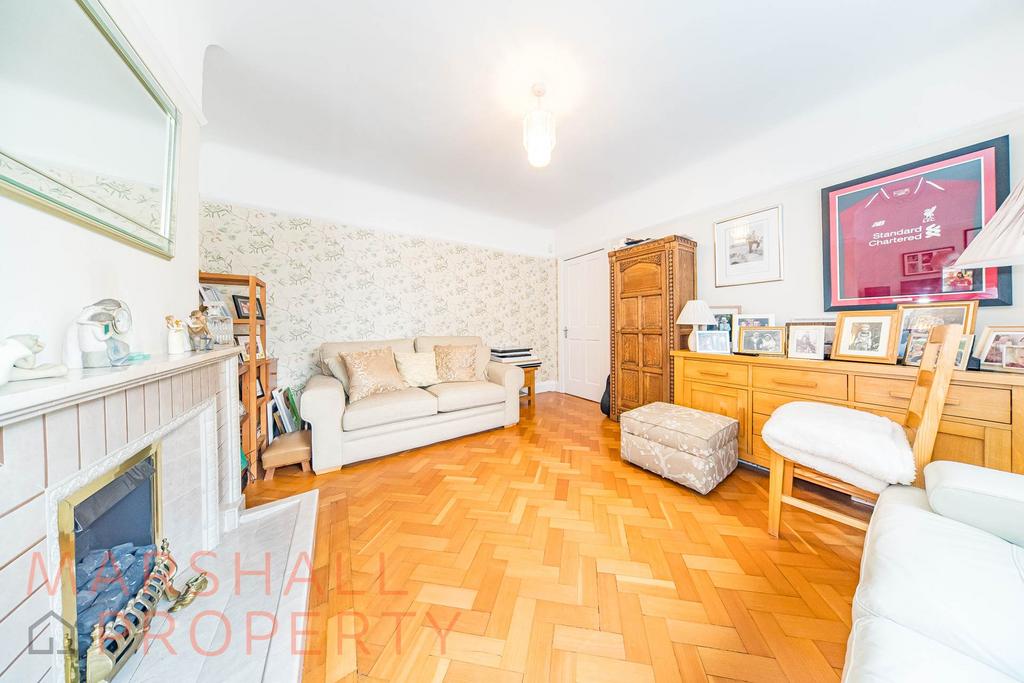 https://media.onthemarket.com/properties/16158906/1519160975/image-6-1024x1024.jpg