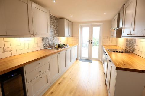 3 bedroom semi-detached house to rent, The Quadrant, Uppingham LE15