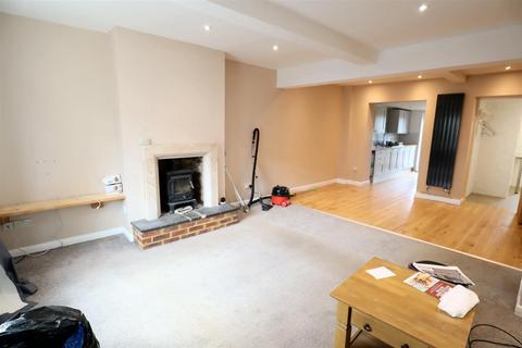 3 bedroom semi-detached house to rent, The Quadrant, Uppingham LE15