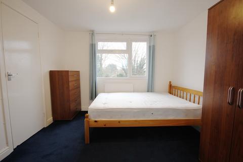 Studio to rent, Spring Grove Road, TW3