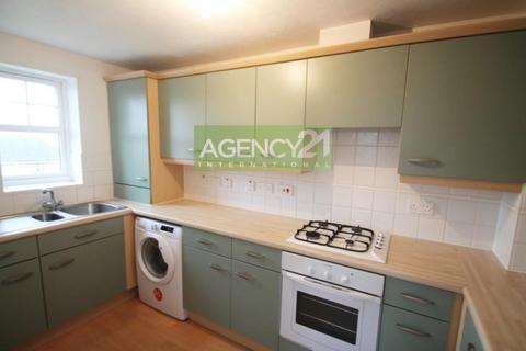 2 bedroom flat to rent, Heathside Close, Ilford, IG2