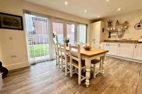 4 bedroom semi-detached house for sale, Pickering Place, Garforth, Leeds