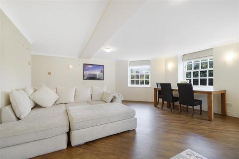 4 bedroom flat to rent, West Hill, SW15