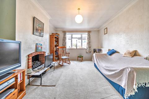 60 Lawrence Drive, Ickenham, Uxbridge, UB10 8RW