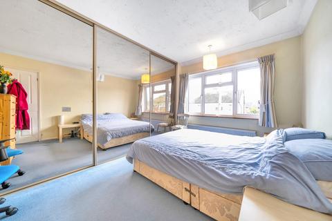 60 Lawrence Drive, Ickenham, Uxbridge, UB10 8RW