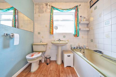 60 Lawrence Drive, Ickenham, Uxbridge, UB10 8RW