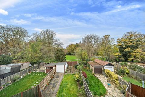 60 Lawrence Drive, Ickenham, Uxbridge, UB10 8RW