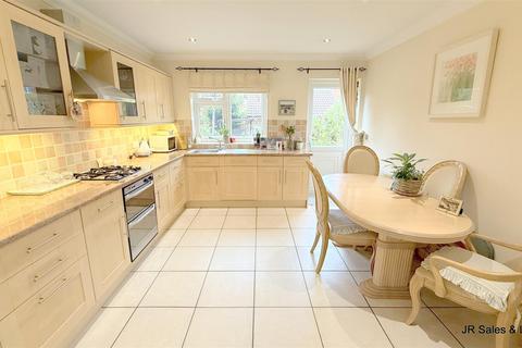 4 bedroom detached house for sale, Hammondstreet Road, West Cheshunt/Goffs Oak border