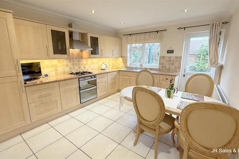 4 bedroom detached house for sale, Hammondstreet Road, West Cheshunt/Goffs Oak border