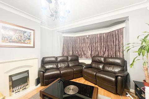 3 bedroom semi-detached house to rent, Springfield Drive, Ilford, IG2