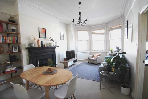 2 bedroom flat to rent, Milton Road, London N6