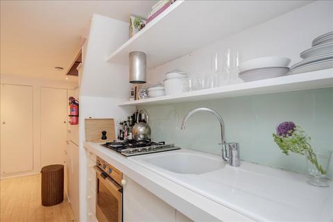 Studio to rent, Ledbury Road, London, W11