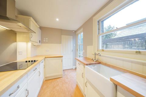 2 bedroom semi-detached house to rent, Courtenay Square, London, SE11