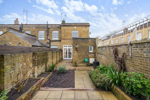 2 bedroom semi-detached house to rent, Courtenay Square, London, SE11