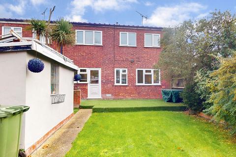 3 bedroom semi-detached house for sale, Wayletts, Laindon, Essex, SS16