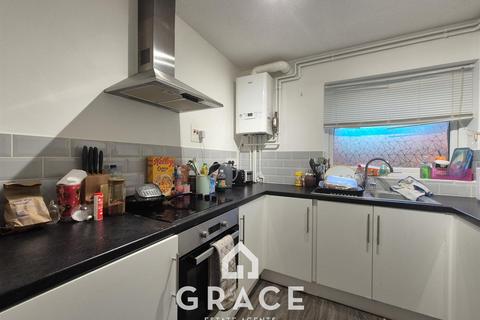 2 bedroom flat to rent, Postmill Close, Ipswich