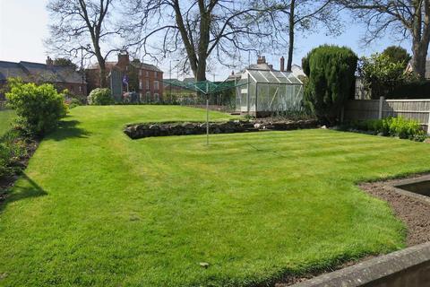 3 bedroom semi-detached house to rent, Sycamore Crescent, Ellesmere.