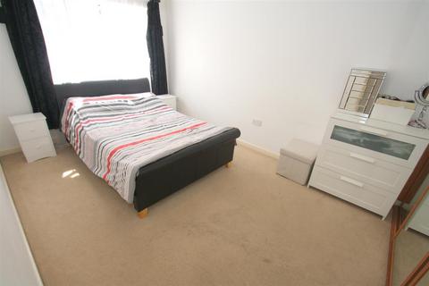 2 bedroom flat to rent, Prospect Place, Kent ME16