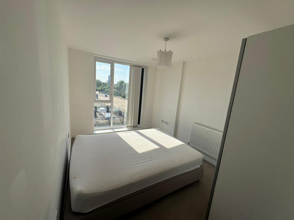 Bedroom 1.jpg