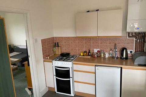 Studio to rent, Raynes Park, London SW20