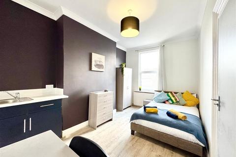 1 bedroom in a house share to rent, 35A Railway Street, Chatham ME4