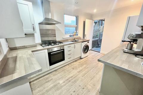 1 bedroom in a house share to rent, 35A Railway Street, Chatham ME4