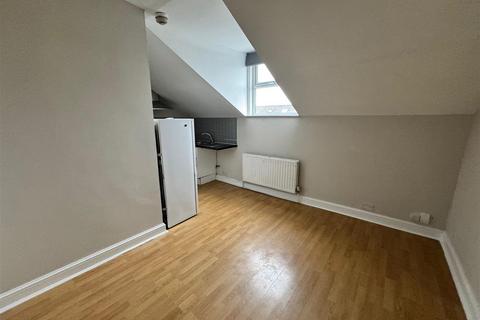 1 bedroom house to rent, Hoe Street, Walthamstow E17