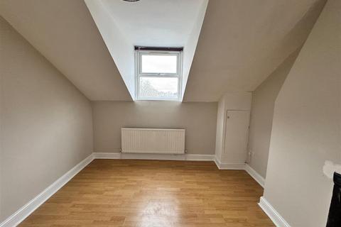 1 bedroom house to rent, Hoe Street, Walthamstow E17