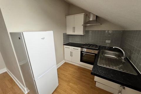 1 bedroom house to rent, Hoe Street, Walthamstow E17