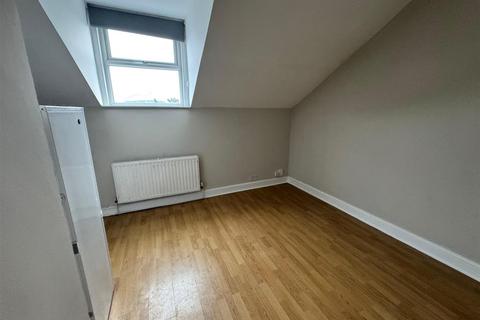 1 bedroom house to rent, Hoe Street, Walthamstow E17