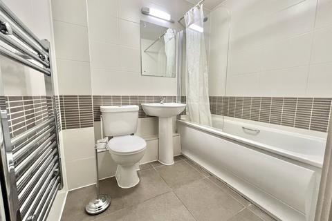 2 bedroom flat to rent, Clarendon Road, Hertfordshire WD17