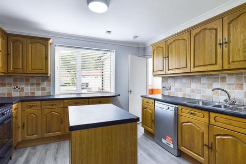 6 bedroom semi-detached house to rent, The Avenue, Brighton