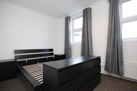 1 bedroom flat to rent, Seven Sister Road, Finsbury Park, N7