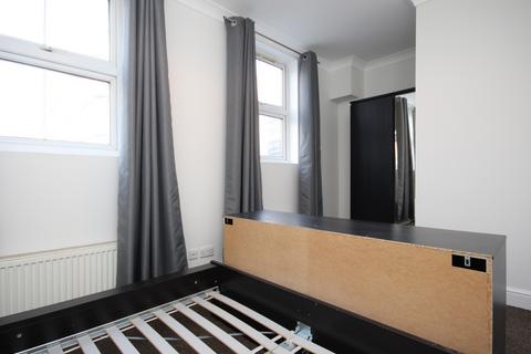 1 bedroom flat to rent, Seven Sister Road, Finsbury Park, N7