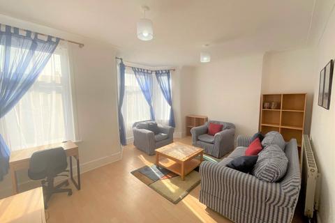 1 bedroom flat to rent, De Vere Gardens, Ilford, Essex