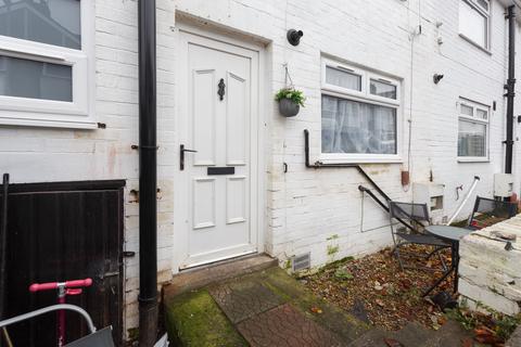 3 bedroom terraced house for sale, Stanningley Road, Leeds LS13