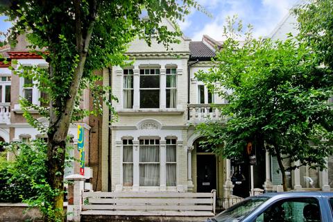 2 bedroom flat for sale, Altenburg Gardens, Clapham Common North Side, London, SW11