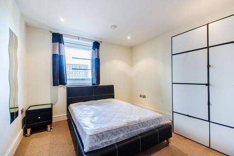 2 bedroom flat to rent, Prestons Road, Canary Wharf, London, E14