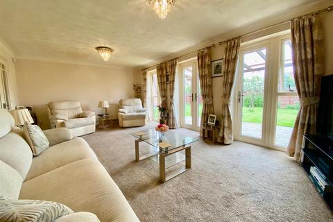 5 bedroom detached house for sale, Glenfields, Whittlesey, Peterborough