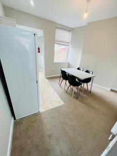 2 bedroom flat to rent, Watts Street, Manchester M19