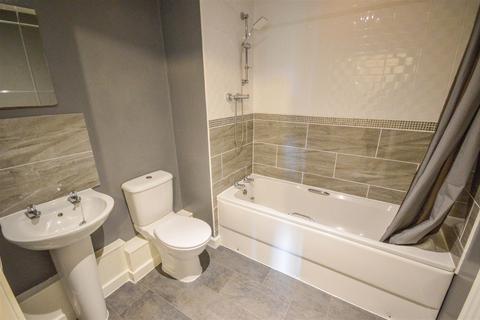 2 bedroom apartment for sale, Kenninghall View, Sheffield, S2