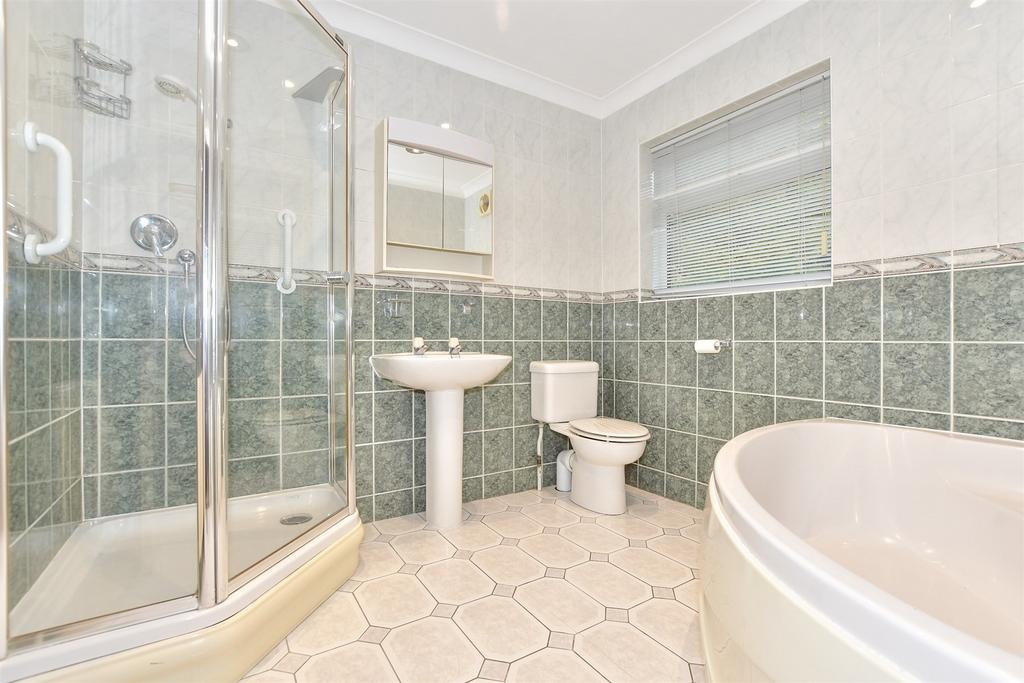 En-Suite Bathroom